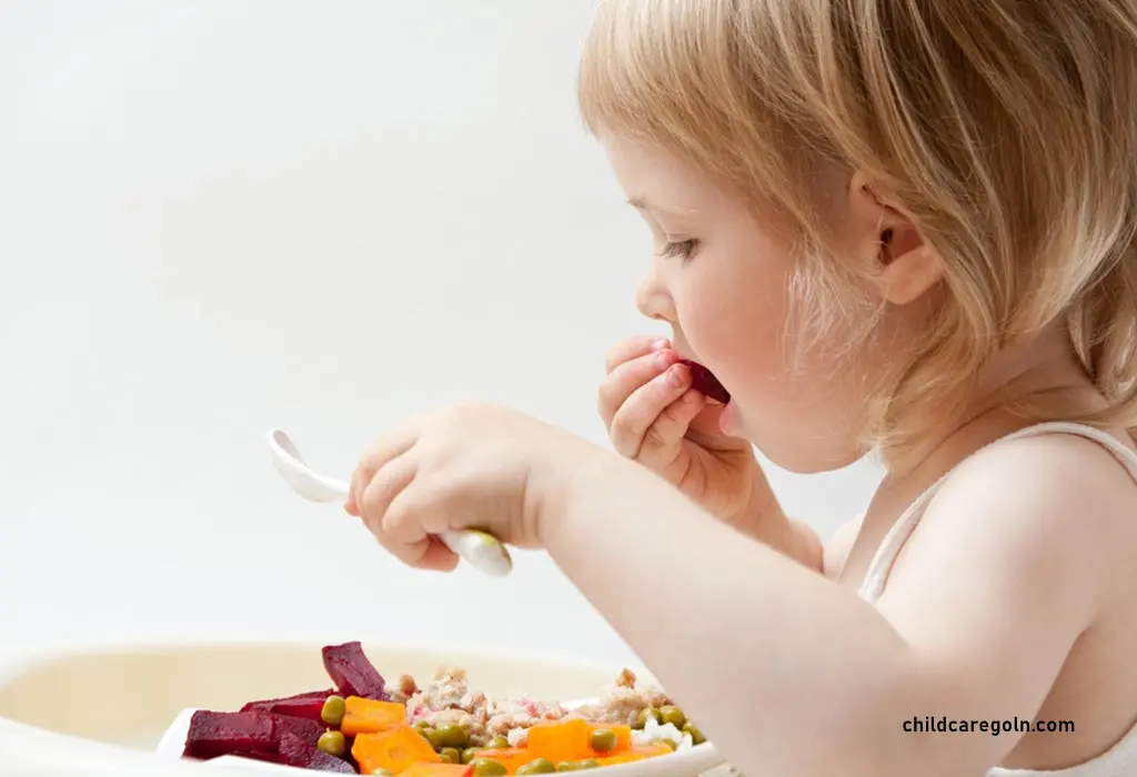 ছোটো শিশুকে ঘন খাবার খাওয়ানো | শিশুর প্রতিদিনের পরিচর্যা